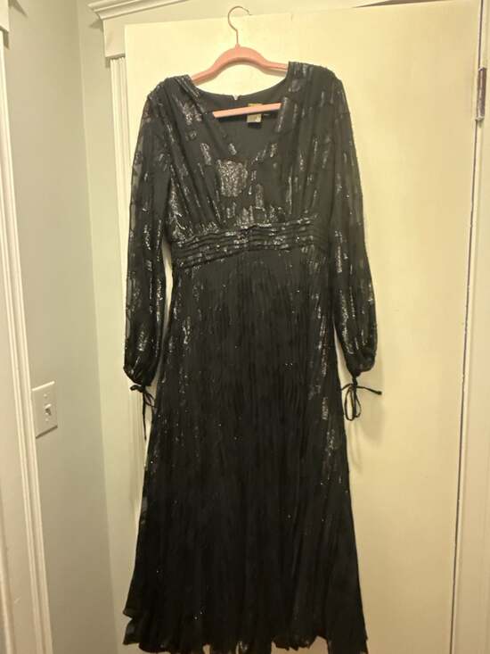 Taylor - Picture 4 of 4